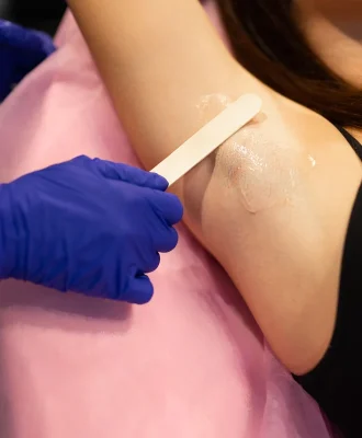 applying-laser-hair-removal-gel-to-the-patient-s-a-2026-01-05-06-06-28-utc