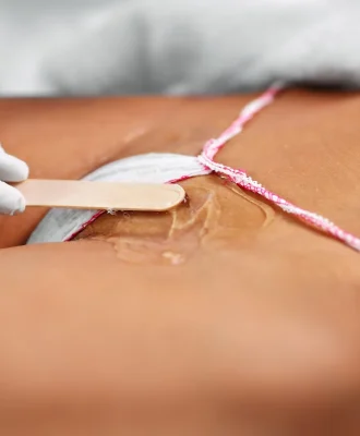 beautician-giving-epilation-laser-treatment-to-wom-2026-01-07-00-31-35-utc