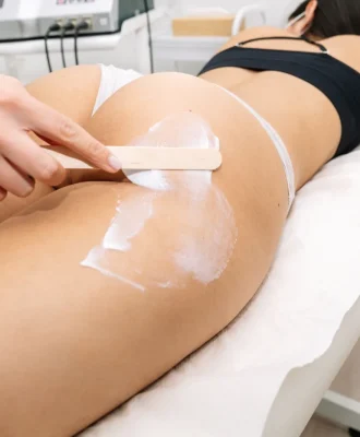 beautician-giving-epilation-wax-treatment-to-woman-2026-01-08-07-43-20-utc