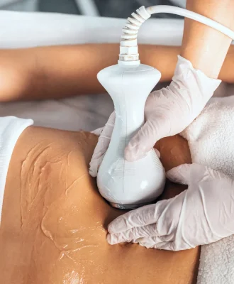 cosmetologist-makes-the-procedure-an-ultrasonic-cl-2026-01-05-00-57-08-utc